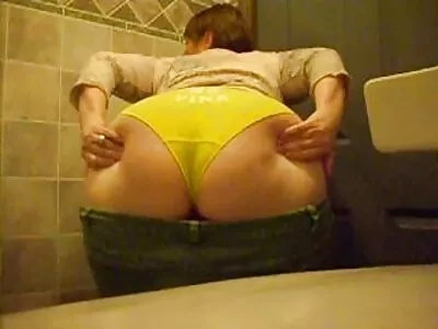Gömbölyű amatör porno videok masszőr, aki a szabadban szögezte le ügyfelét