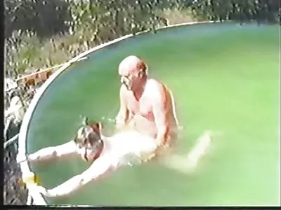Busty nő amatőr video szereti a szexet a természetben
