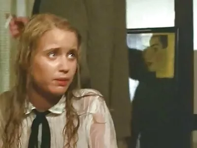 Busty ázsiai amatőr szex videók tini szar mélyen a szőrös muff