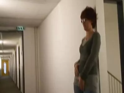 Forró tini amator szex kínál neki szűk seggét