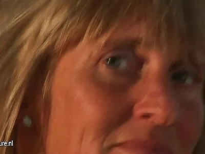 Félénk Sloan Harper amatör pornó megkóstolja mostohatestvéreit