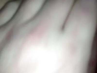 Két tréfa szőke hölgy, Rachel és Vanessa kemény házi szex videók farkával játszik az ágyban