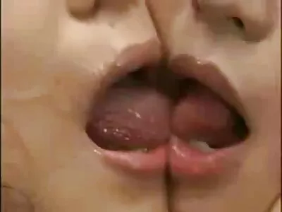 A bekötött amator szex videok szemű ébenfa Kira Noir -t megeszik, és megrázzák az ágyban