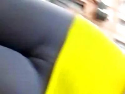 Apró ébenfekete ribanc Demi Sutra dörömbölt a házi sexvideok fürdőszobában