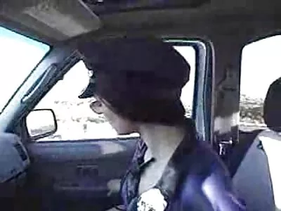 Aidra Fox kedveskedik a szakállas nyilvanos sex videok srácnak az ágyban
