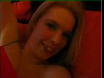 Alázatos milf Cassandra Cain lesz szar kemény az amator sexfilmek ágyban