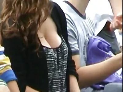 Latina mostohaanyja Ariella Ferrera nagy cicik szex beleélveznek a mostohafia