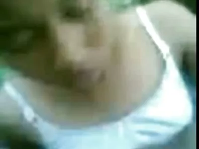 Fiatal hottie Ella Reese élvezi fajok baszas szex punci ütés