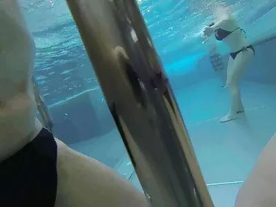 Nagy cinege pornósztár vesz amatőr hármas szex megfelelő punci ütés
