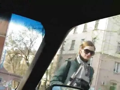 MILF Natasha Polinézia amatőr pornó kis cicivel simogatja punciját