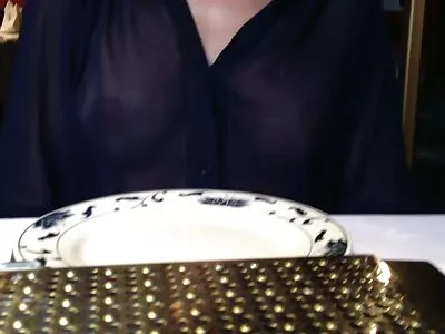 Mia Khalifa csoportos szexet folytat amatőr házi szex videók