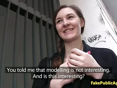 Szép barna szereti a sex közelről gyengéd anális szexet